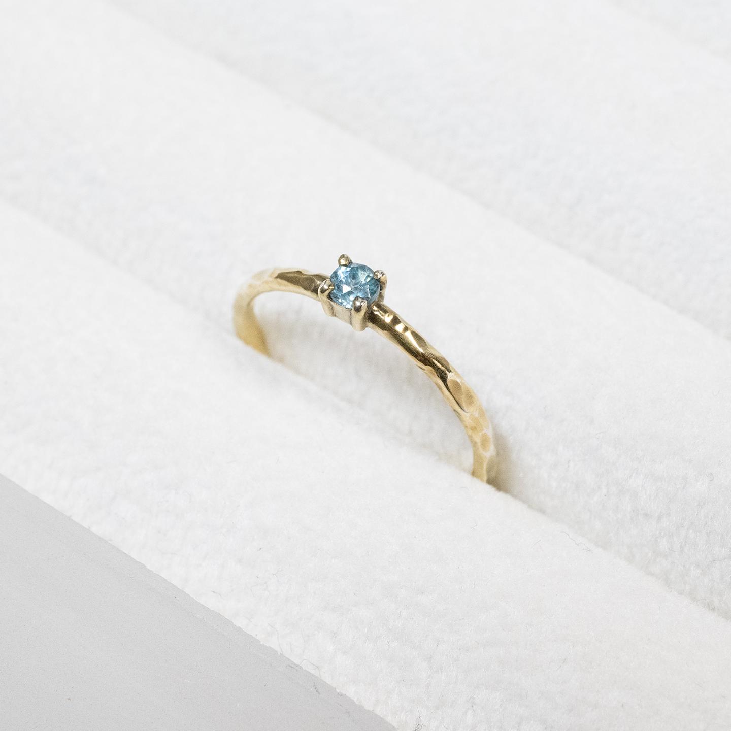 ブルージルコン ラウンド3mm K18GPゴールドプレーンリング 1.5mm幅 槌目 sv｜FA-1075