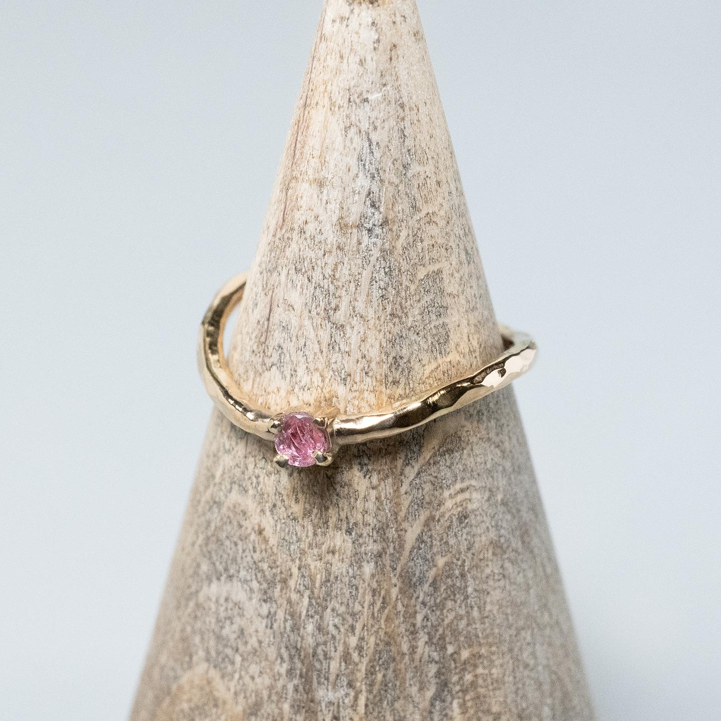 ピンクトルマリン ラウンド3mm K18GPゴールドウェーブプレーンリング 1.5mm幅 槌目 SV｜FA-1056 | 4枚目