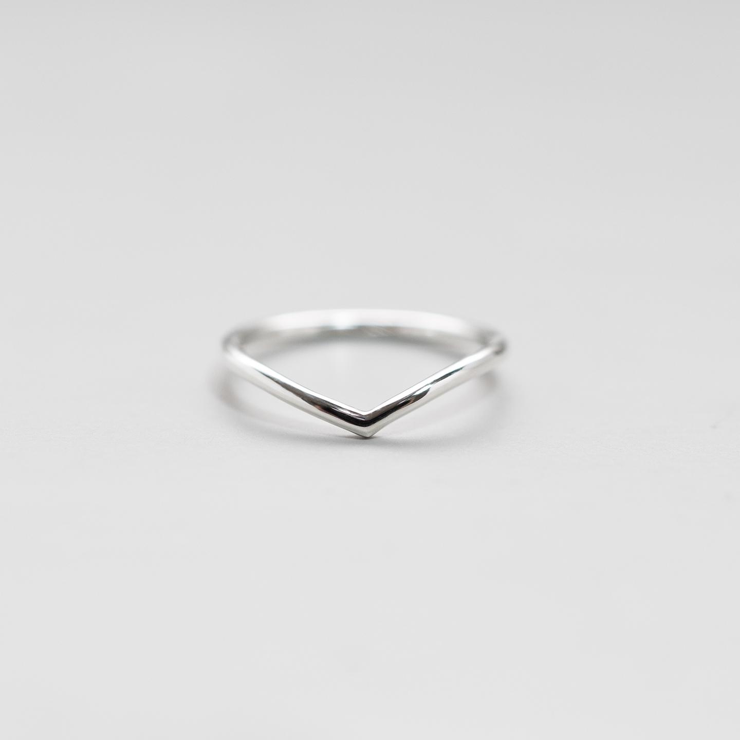 シルバーVカーブラインプレーンリング 1.5mm幅 鏡面|FA-1180 | 3枚目