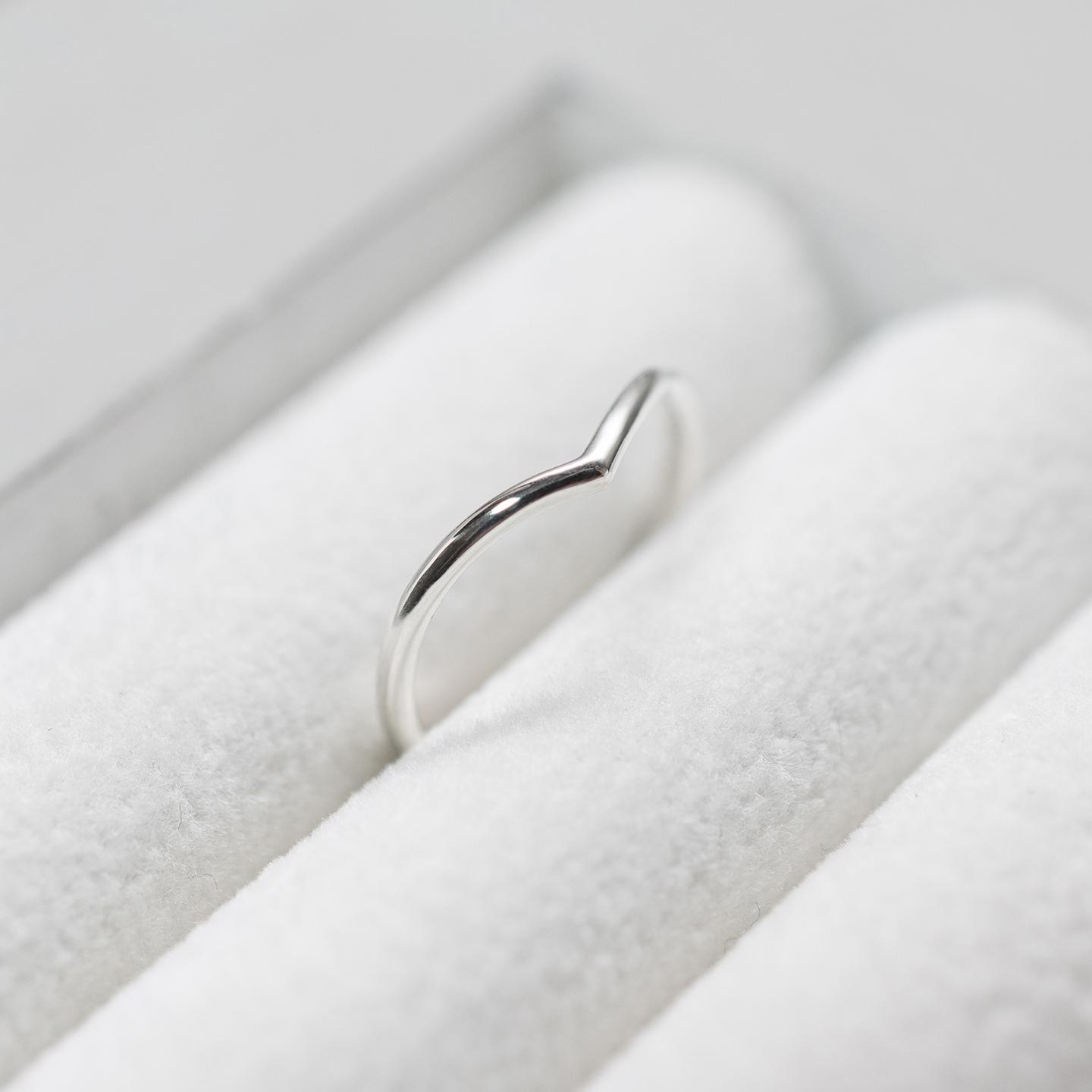 シルバーVカーブラインプレーンリング 1.5mm幅 鏡面|FA-1180 | 4枚目