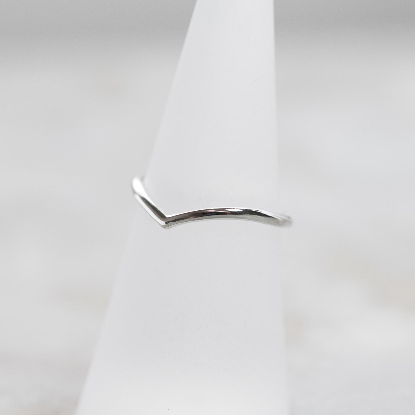 シルバーVカーブラインプレーンリング 1.5mm幅 鏡面|FA-1180 | 5枚目