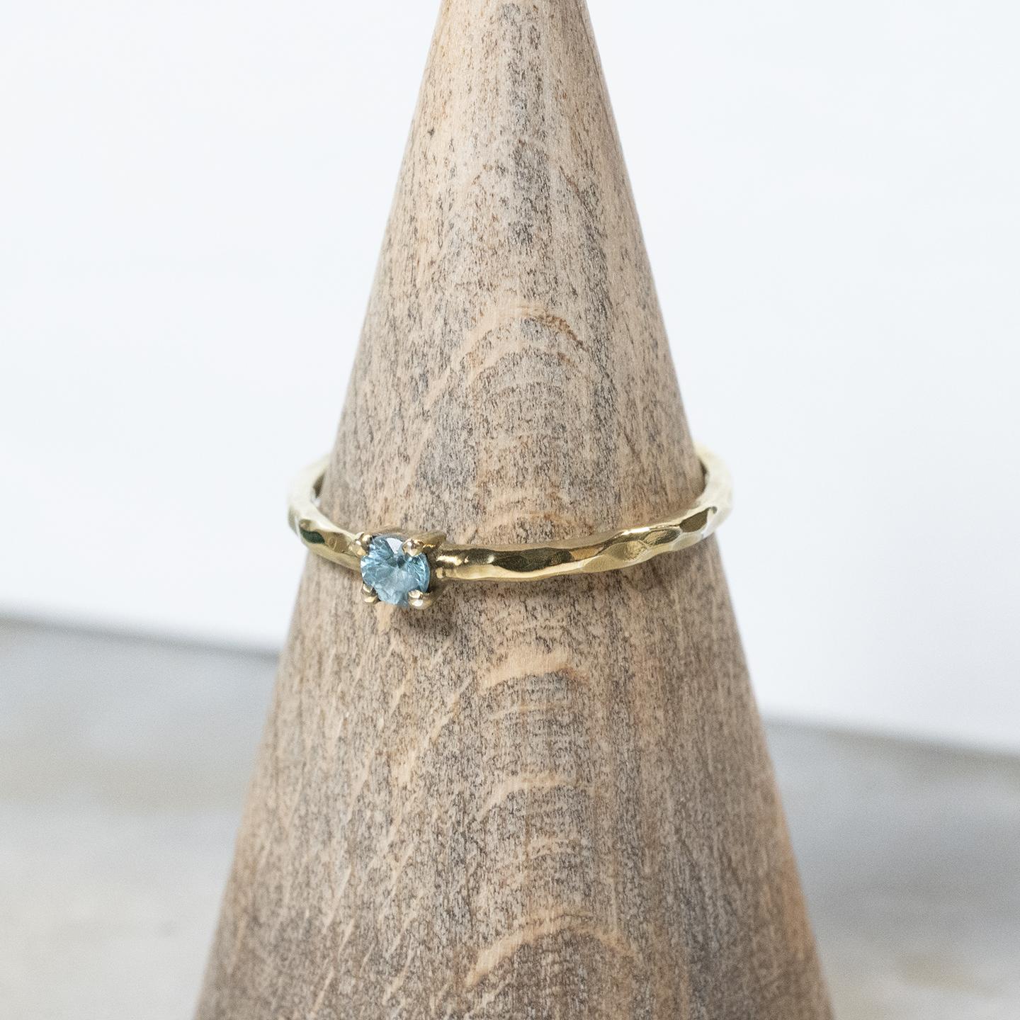 ブルージルコン ラウンド3mm K18GPゴールドプレーンリング 1.5mm幅 槌目 sv|FA-1075 | 4枚目